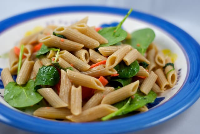 Πένες με καπνιστό σολομό