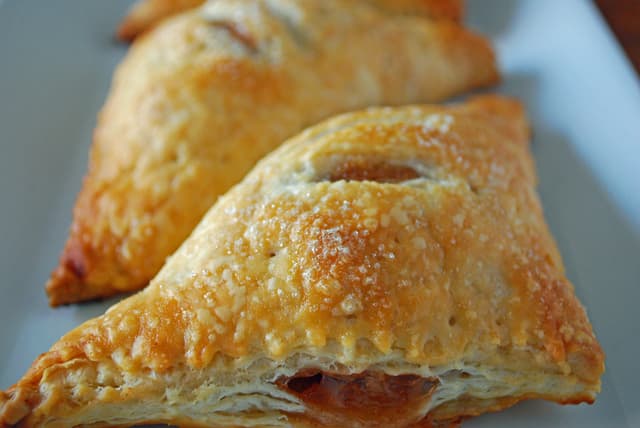 Σφολιατάκια με κρέμα και μήλο