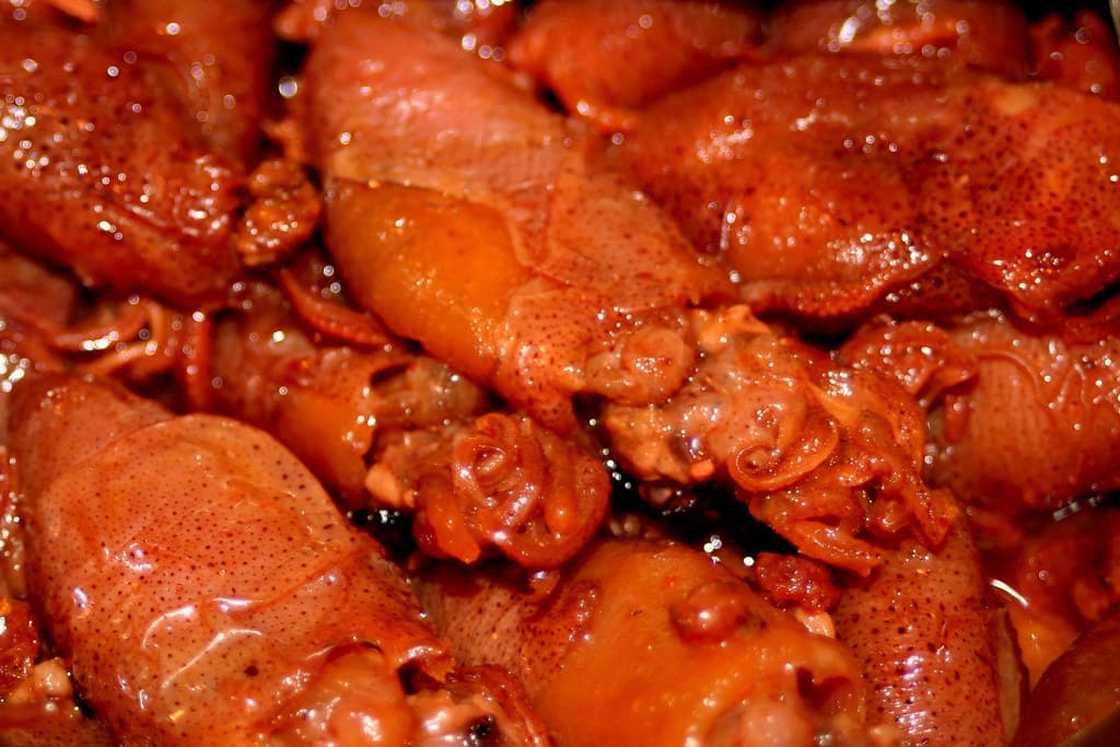 Κοκκινιστές σουπιές με κοφτό μακαρονάκι